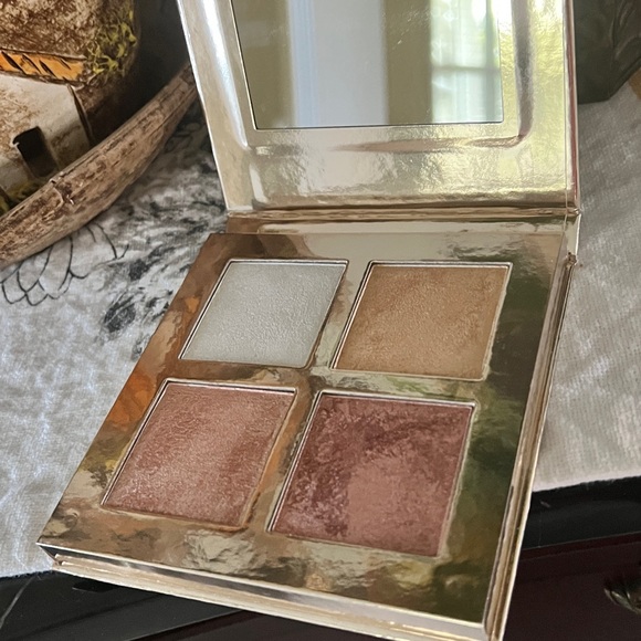 New without tag. Makeup set by Revolution - Picture 3 of 3